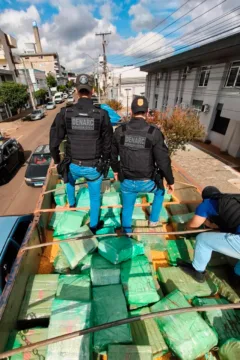 PCPR apreende mais de 2 toneladas de maconha escondidas em carga de milho na PR-280