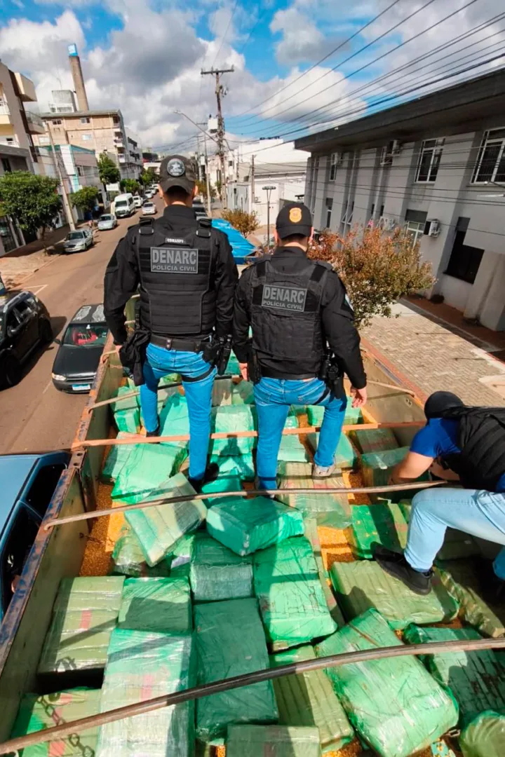 PCPR apreende mais de 2 toneladas de maconha escondidas em carga de milho na PR-280