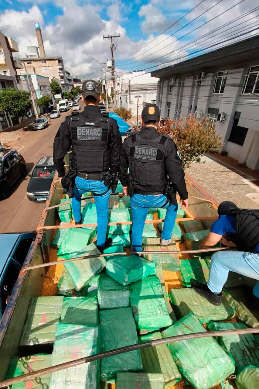 PCPR apreende mais de 2 toneladas de maconha escondidas em carga de milho na PR-280