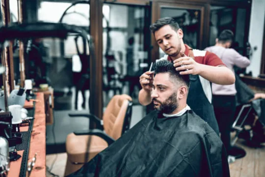 corte de cabelo no salão