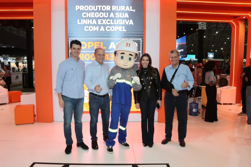 O deptado federal Ricardo Barros, deputada Maria Victtoria e o prefeito Silvio Barros prestigiaram o estande da Cope, destaque na Expoingá 2026