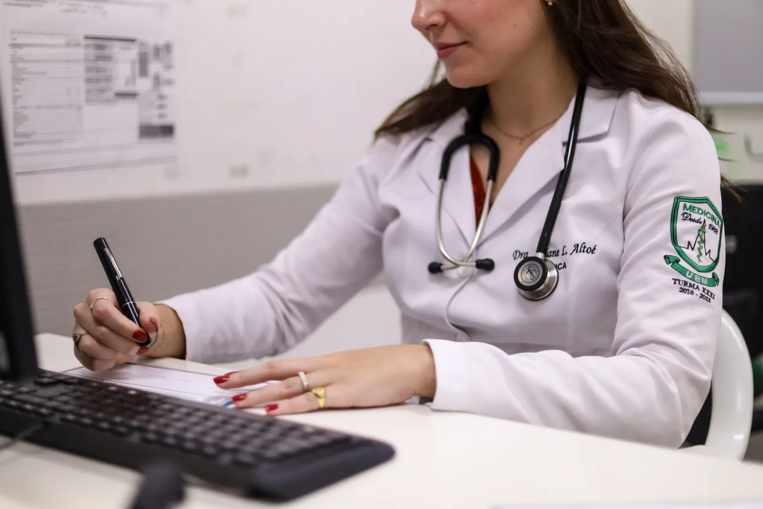Contratação de 43 novos médicos plantonistas vai reforçar atendimentos de urgência e emergência em Maringá