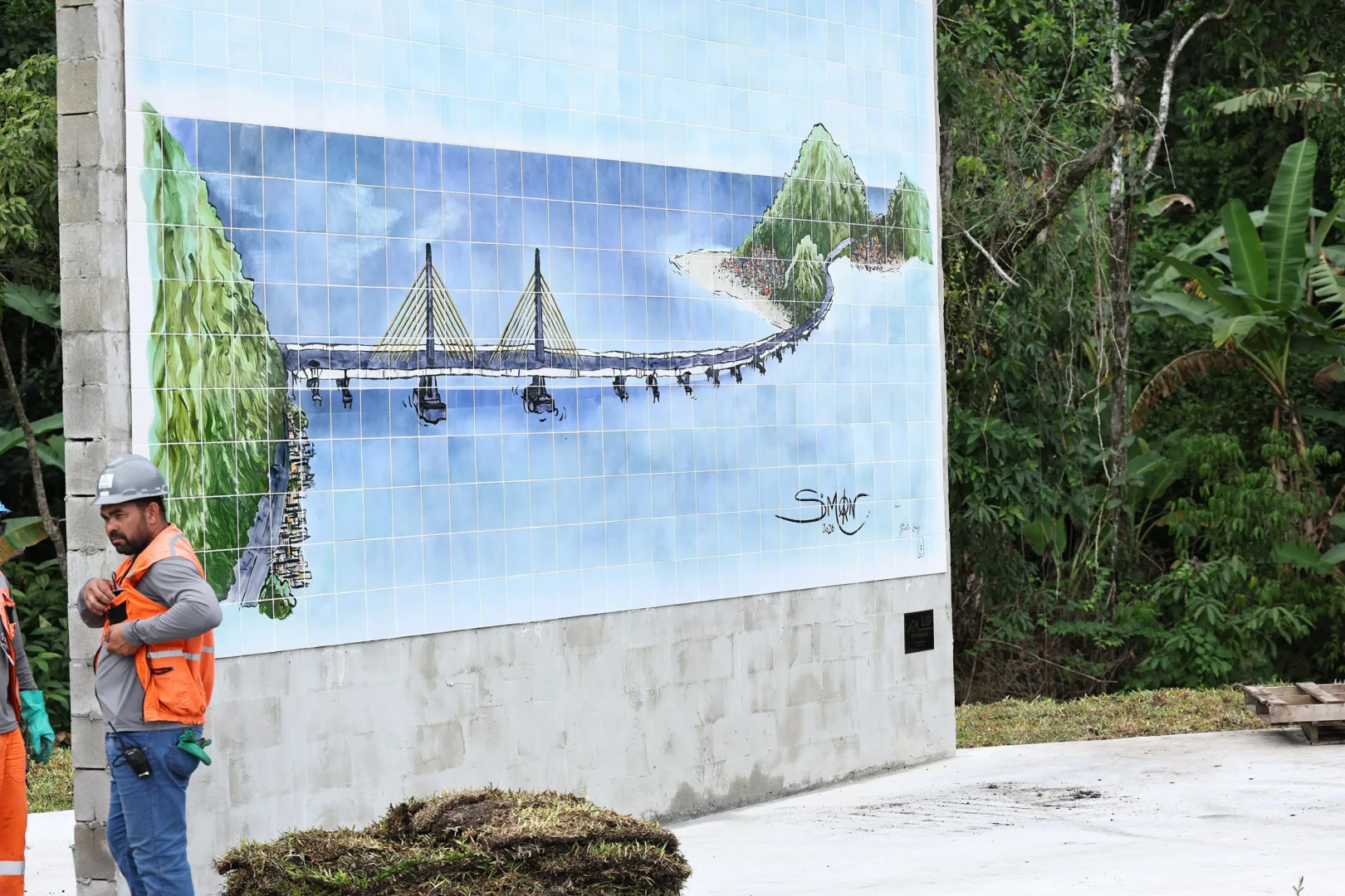 Painel artístico de 7 metros de altura eterniza a Ponte de Guaratuba em azulejos
