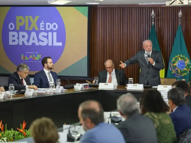 Lula critica protecionismo dos EUA e confirma presença na cúpula do G7