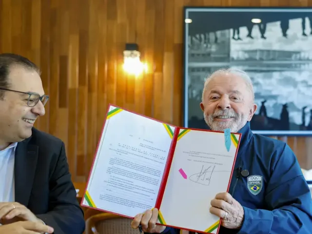 Lula sanciona lei que garante renovação automática da CNH