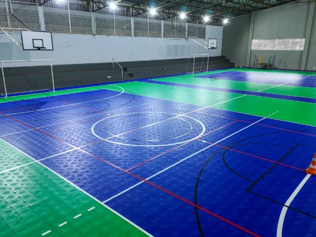 Nova quadra revitalizada da Escola Municipal Professor Renato Bernardi