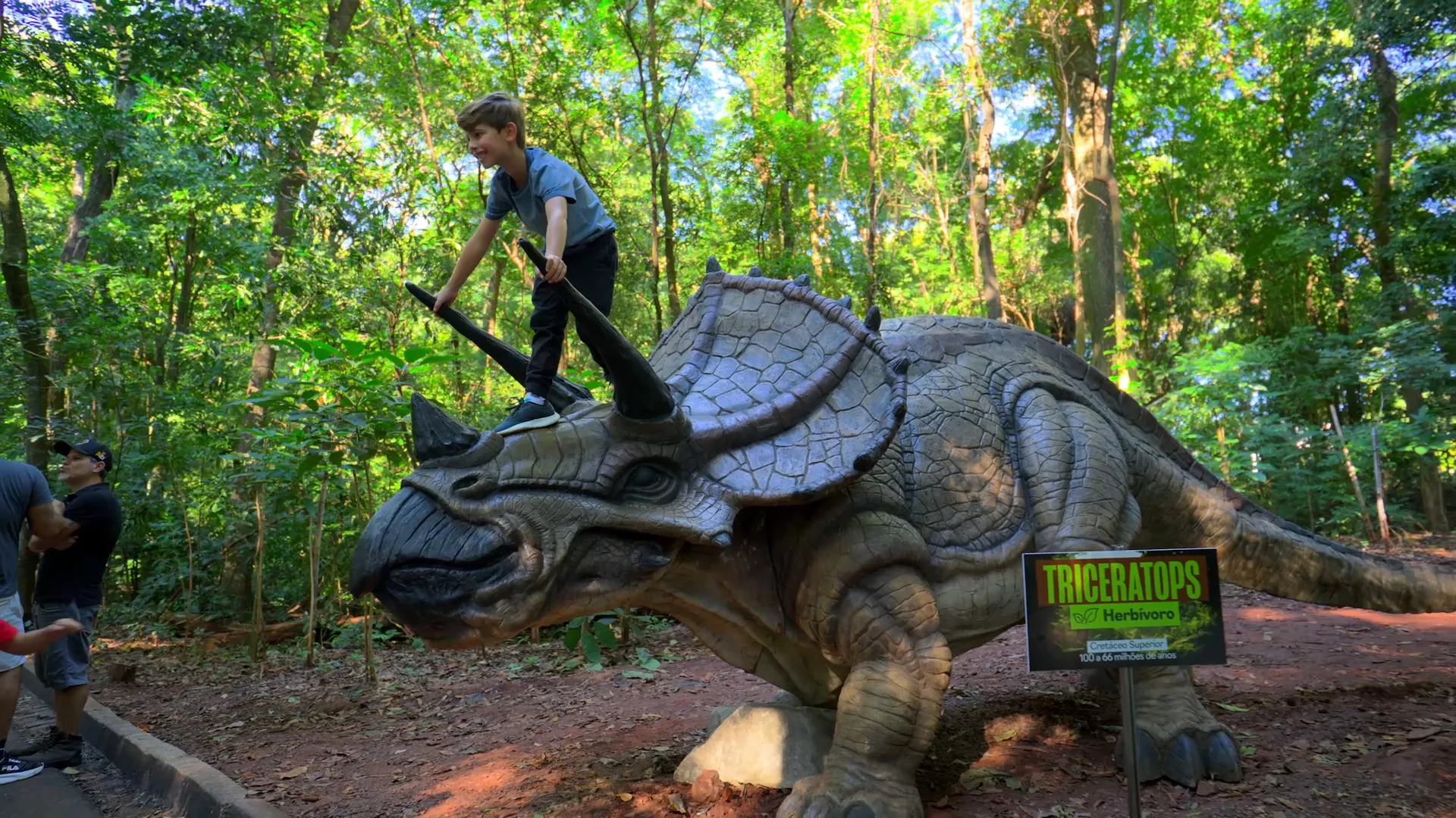Público recorde: mais de 6 mil pessoas lotam o Parque do Ingá na abertura da exposição Jurássico Condor, confira novas imagens 31 Público recorde: mais de 6 mil pessoas lotam o Parque do Ingá na abertura da exposição Jurássico Condor, confira novas imagens