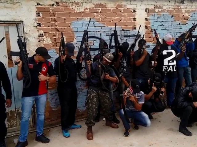 Pesquisa AtlasIntel mostra que 53% dos brasileiros aprovam classificação de PCC e CV como terroristas pelos EUA