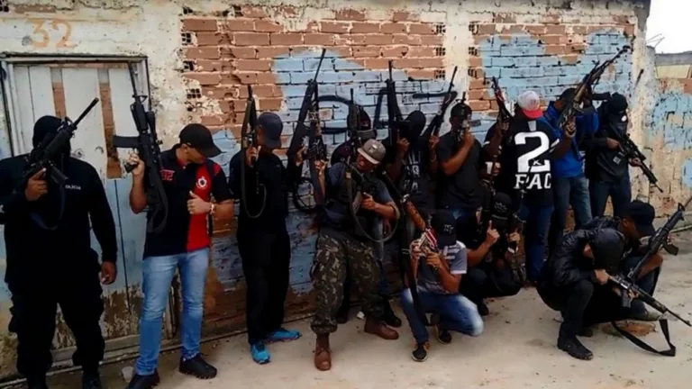 Pesquisa AtlasIntel mostra que 53% dos brasileiros aprovam classificação de PCC e CV como terroristas pelos EUA