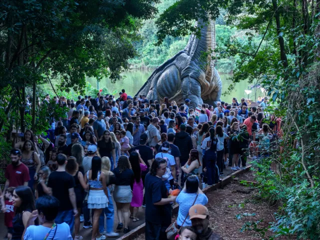exposição ‘Jurássico Condor’ no Parque do Ingá