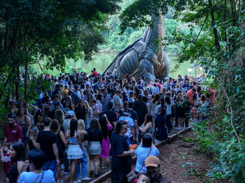 exposição ‘Jurássico Condor’ no Parque do Ingá