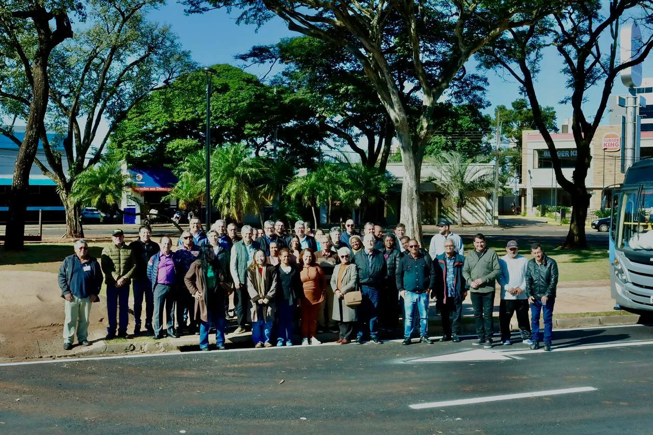 ‘Caravana São Tomé’ leva presidentes de bairros para visitar principais obras em andamento em Maringá 3 ‘Caravana São Tomé’ leva presidentes de bairros para visitar principais obras em andamento em Maringá