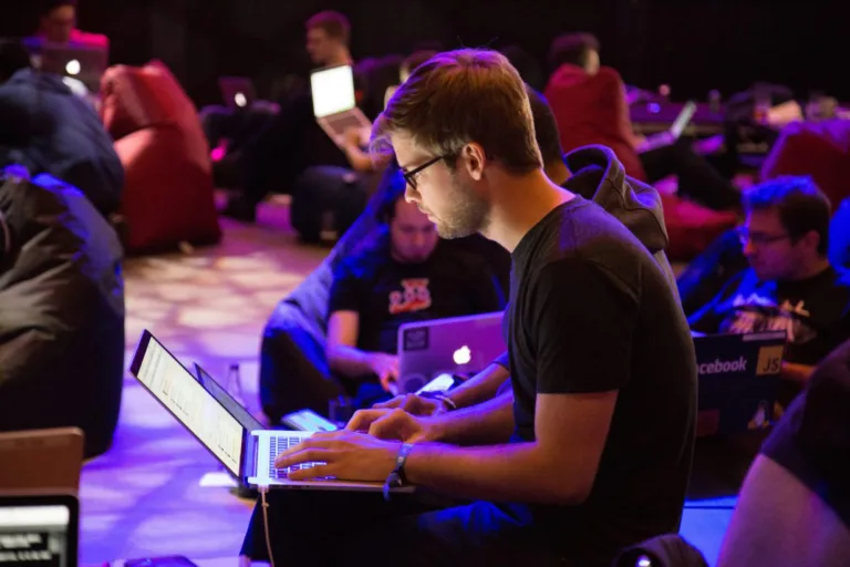 trabalhadores em atividades tecnológicas