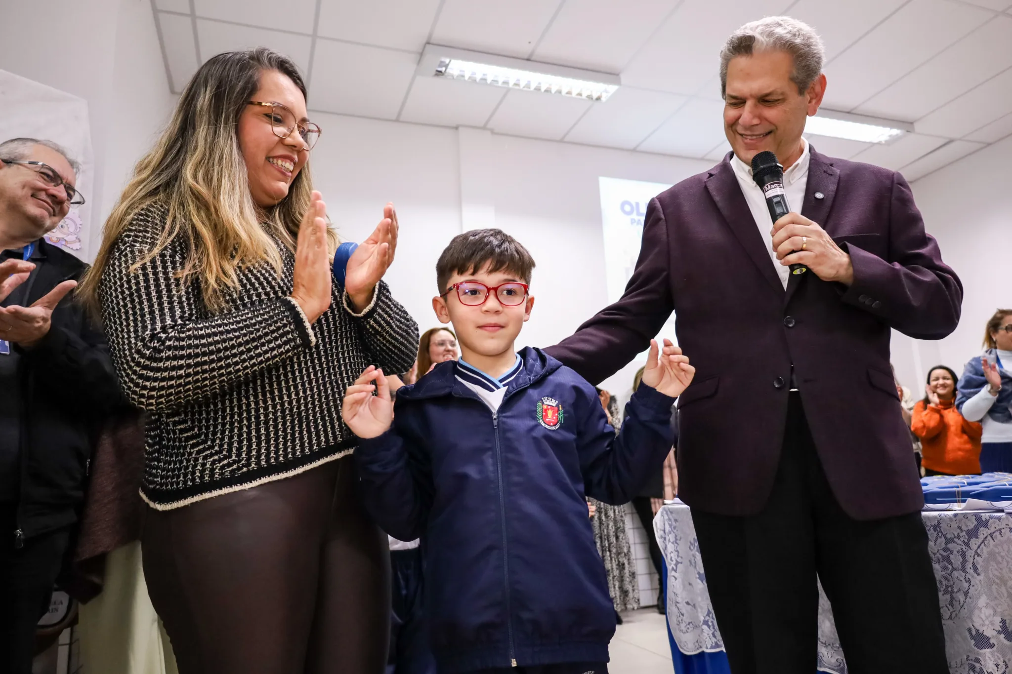 Programa ‘Olhando para o Futuro’ alcança marca de mil óculos entregues para alunos da rede municipal de ensino de Maringá