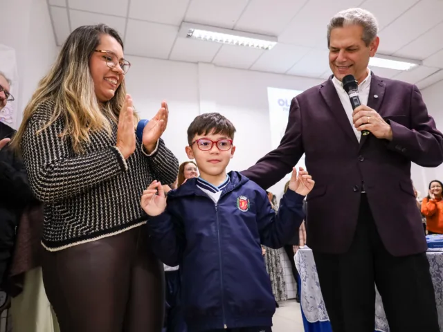 Programa ‘Olhando para o Futuro’ alcança marca de mil óculos entregues para alunos da rede municipal de ensino de Maringá