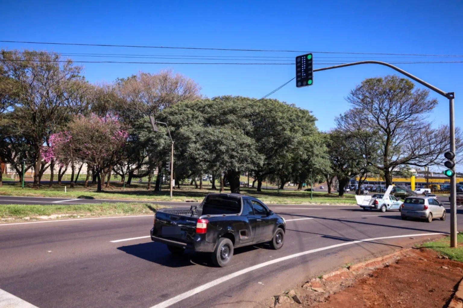 Para melhorar fluidez no trânsito, rotatória da PR-317 com a Avenida Paranavaí recebe nova programação de semáforos