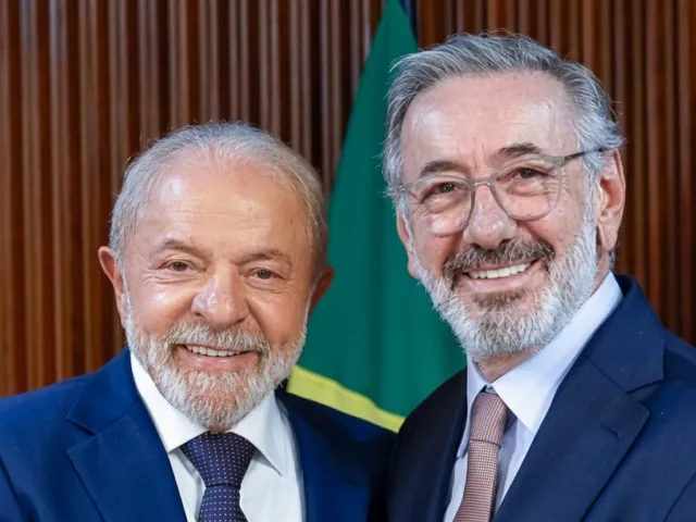 Presidente Lula e o ministro do Desenvolvimento, Indústria, Comércio e Serviços (MDIC), Márcio Elias Rosa