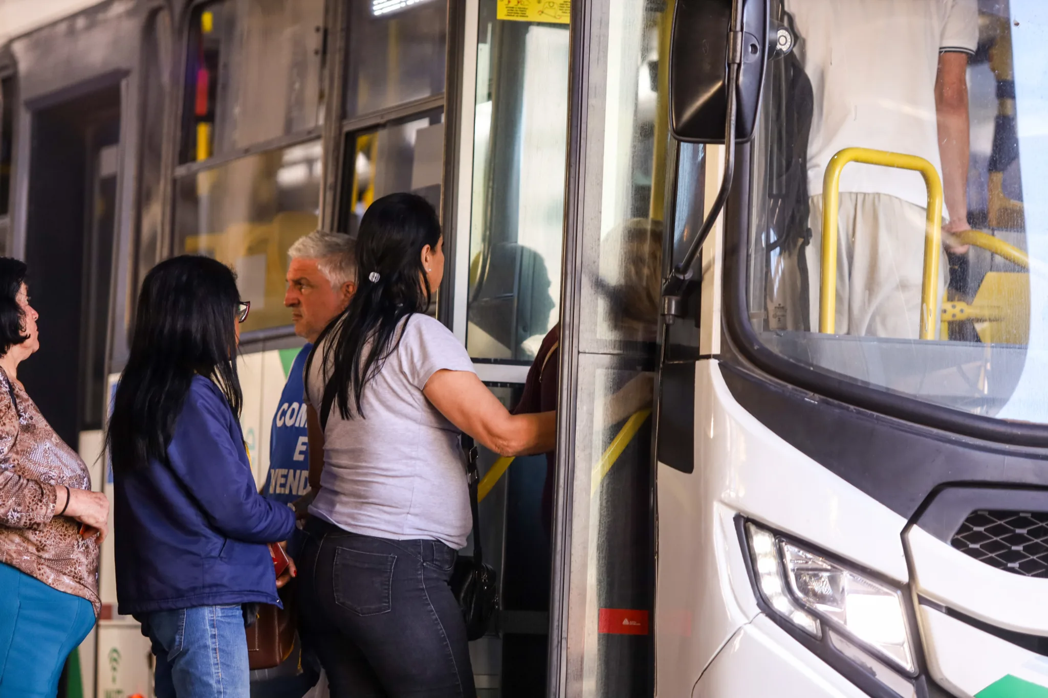 Linha exclusiva de ônibus do transporte coletivo