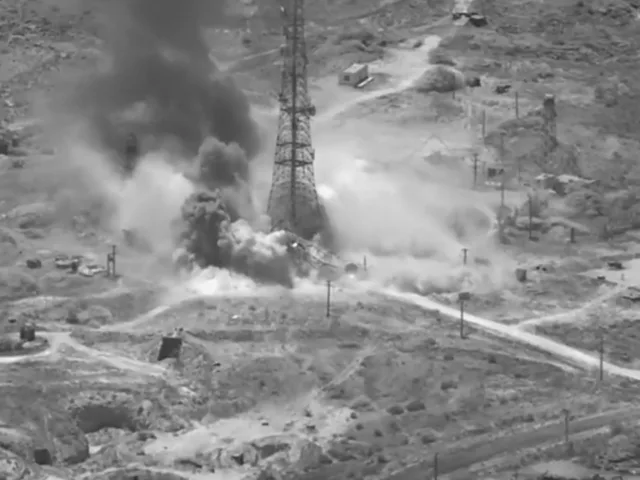 Conflito no Oriente Médio atinge nível crítico com bombardeios dos EUA perto de Teerã e ameaça a porto estratégico
