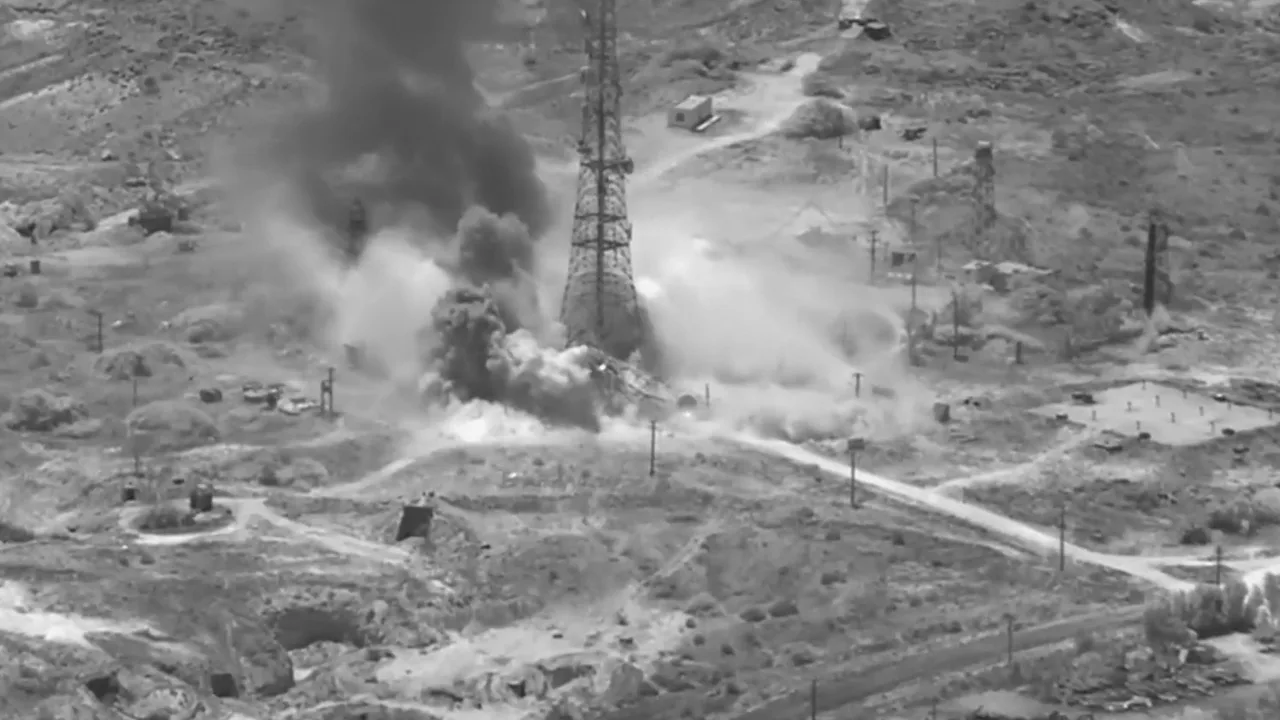 Conflito no Oriente Médio atinge nível crítico com bombardeios dos EUA perto de Teerã e ameaça a porto estratégico