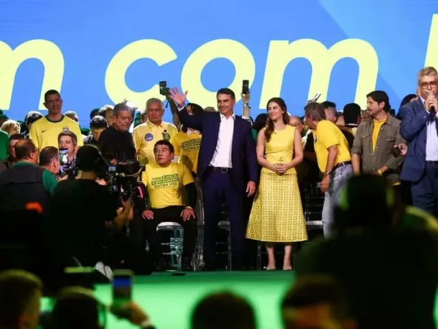 PL oficializa candidatura de Flávio Bolsonaro à Presidência em convenção marcada por apoios internacionais e uso de IA