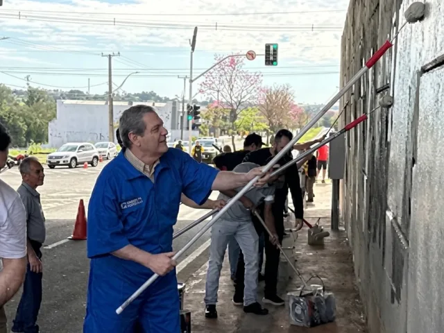 Silvio Barros mobiliza voluntários para repintar o Viaduto Pedro Taques após instalação de semáforos