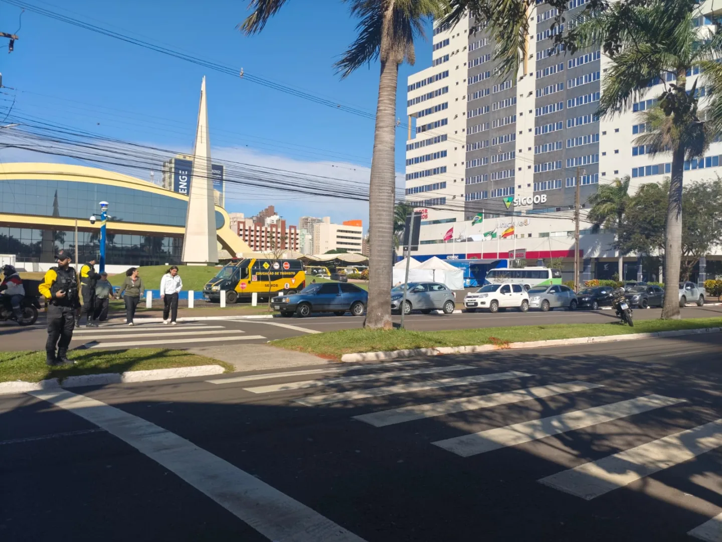 Blitze educativas sobre a preferência ao pedestre já passaram por 16 pontos de Maringá 2 Blitze educativas