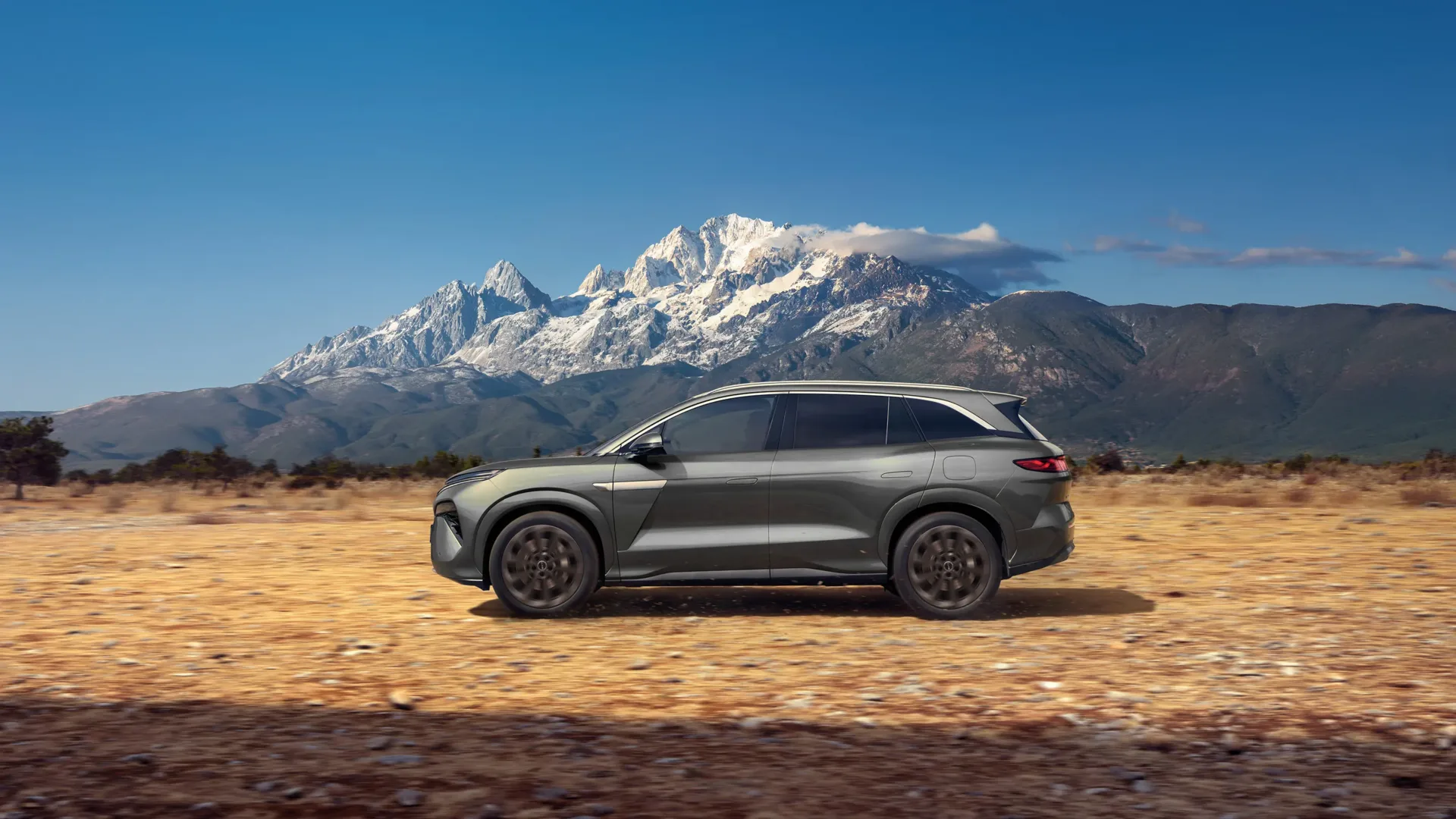 BYD Atto 8: o gigante híbrido plug-in de 7 lugares que redefine o mercado premium 2 BYD Atto 8