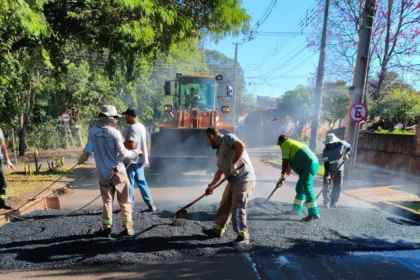 Prefeitura implanta lombadas no cruzamento das ruas Colômbia e Marechal Mascarenhas de Moraes e reforça segurança no trânsito