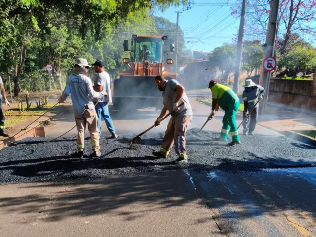 Prefeitura implanta lombadas no cruzamento das ruas Colômbia e Marechal Mascarenhas de Moraes e reforça segurança no trânsito