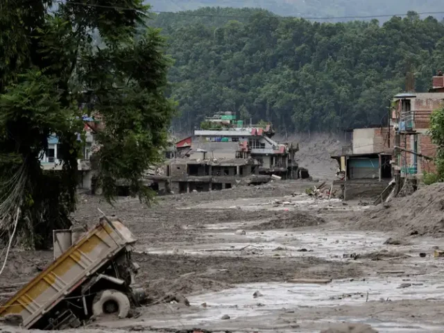 Desabamento de geleira provoca avalanche e inundação catastrófica no Nepal e no Tibete