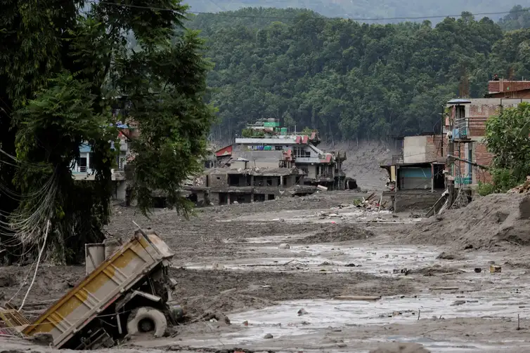 Desabamento de geleira provoca avalanche e inundação catastrófica no Nepal e no Tibete