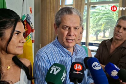 Prefeito Silvio Barros, acompanhado da primeira-dama e presidente do Pra Somar, Bernadete Barros