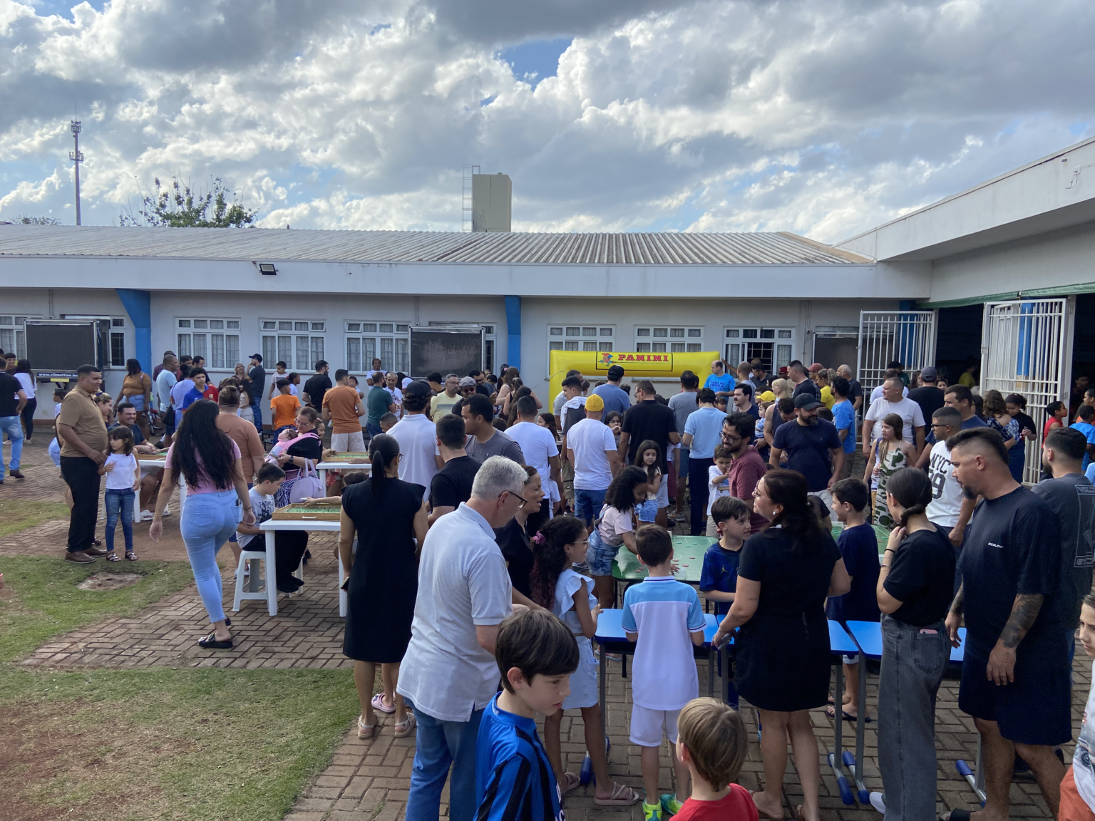 Dia dos Pais reúne famílias em atividades nas escolas e Cmeis de Maringá