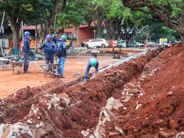 Obras da faixa elevada da Avenida Tiradentes