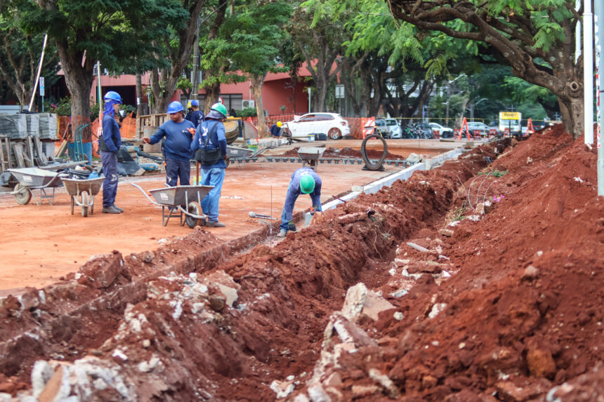 Obras da faixa elevada da Avenida Tiradentes
