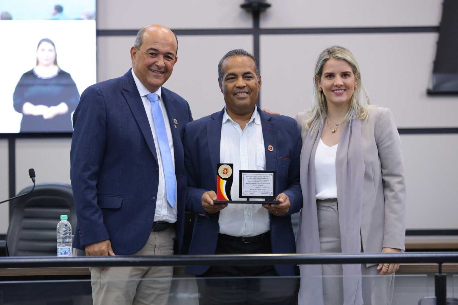 Câmara de Maringá homenageia motoristas do transporte coletivo por iniciativa de Odair Fogueteiro