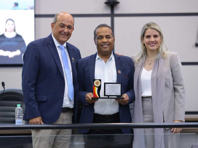 Câmara de Maringá homenageia motoristas do transporte coletivo por iniciativa de Odair Fogueteiro