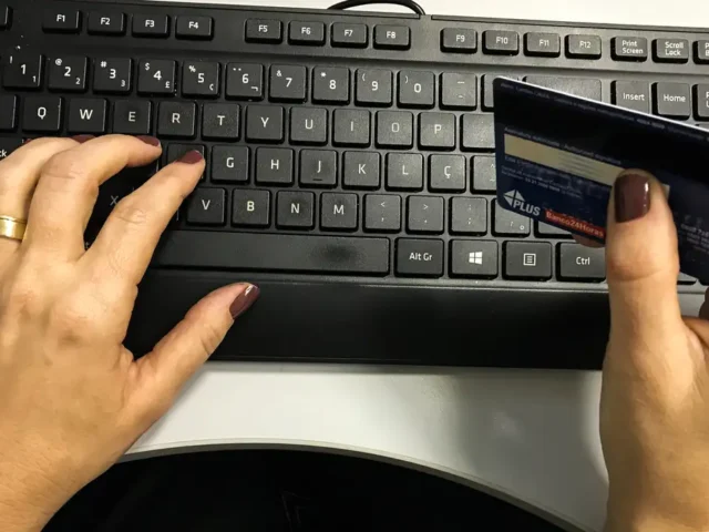 compras públicas de bens e serviços