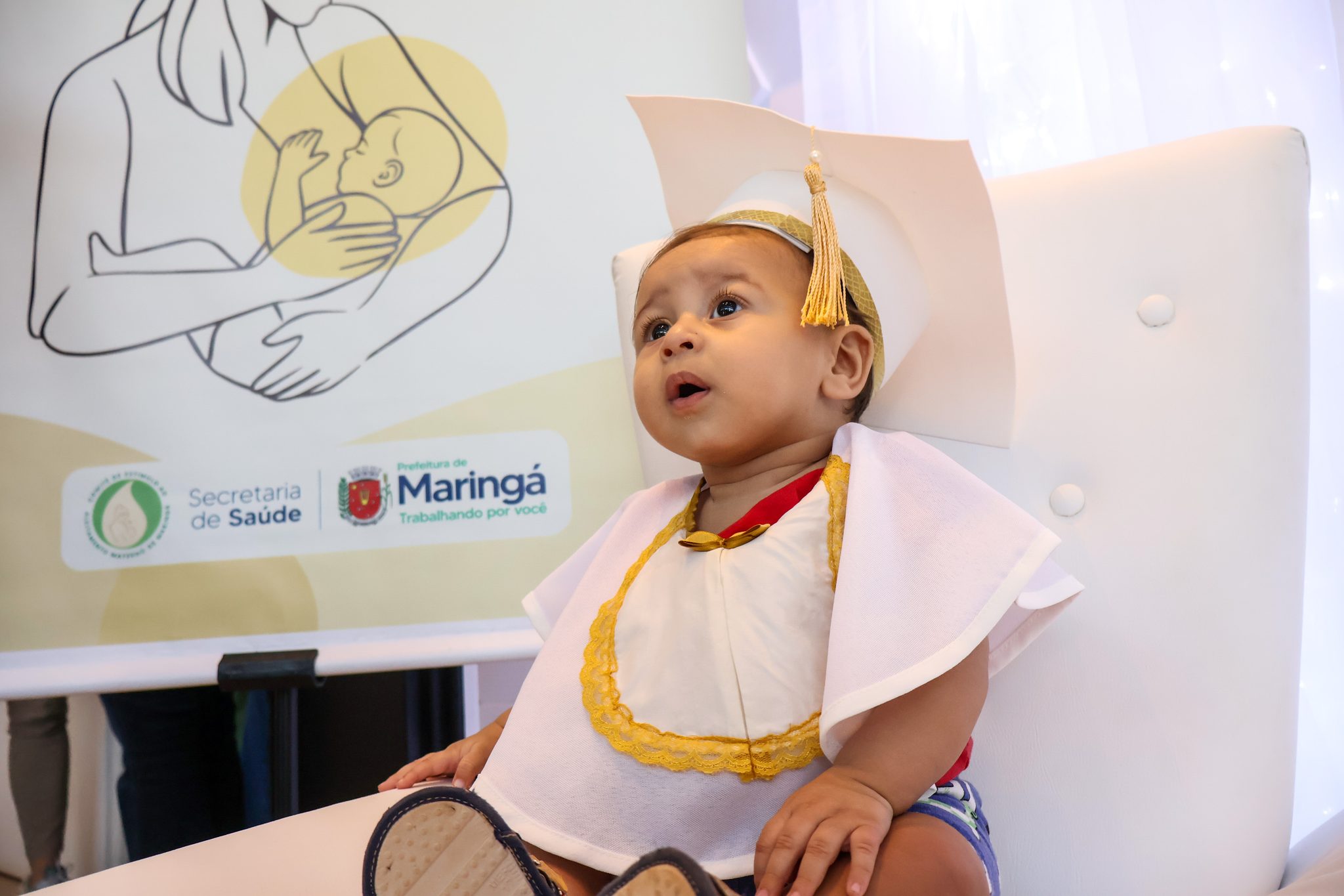 Formatura de bebês que receberam leite materno