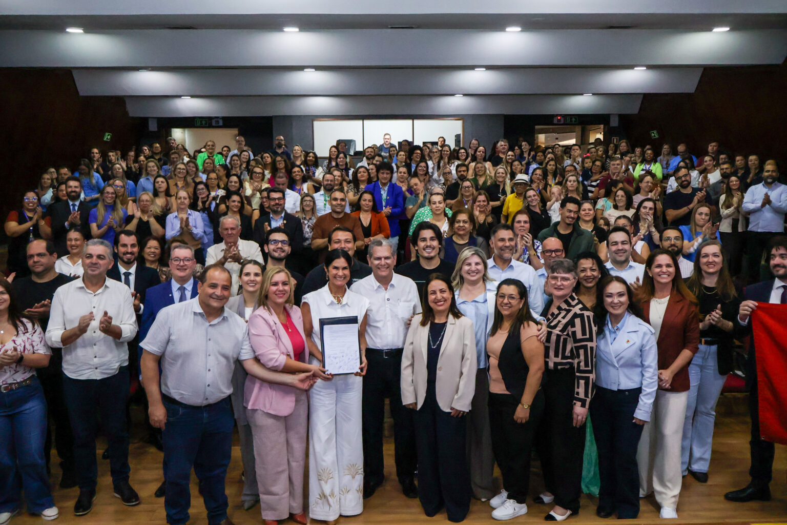 Maringá avança no reconhecimento aos profissionais que fazem a educação