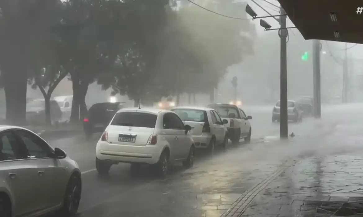 Inmet prevê ciclone extratropical e chuvas no início de setembro no Brasil