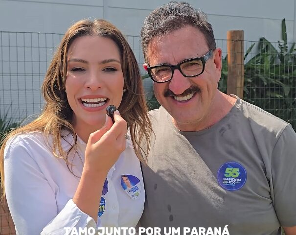 Maria Victoria e o apresentador Ratinho do SBT
