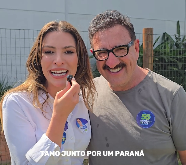 Maria Victoria e o apresentador Ratinho do SBT