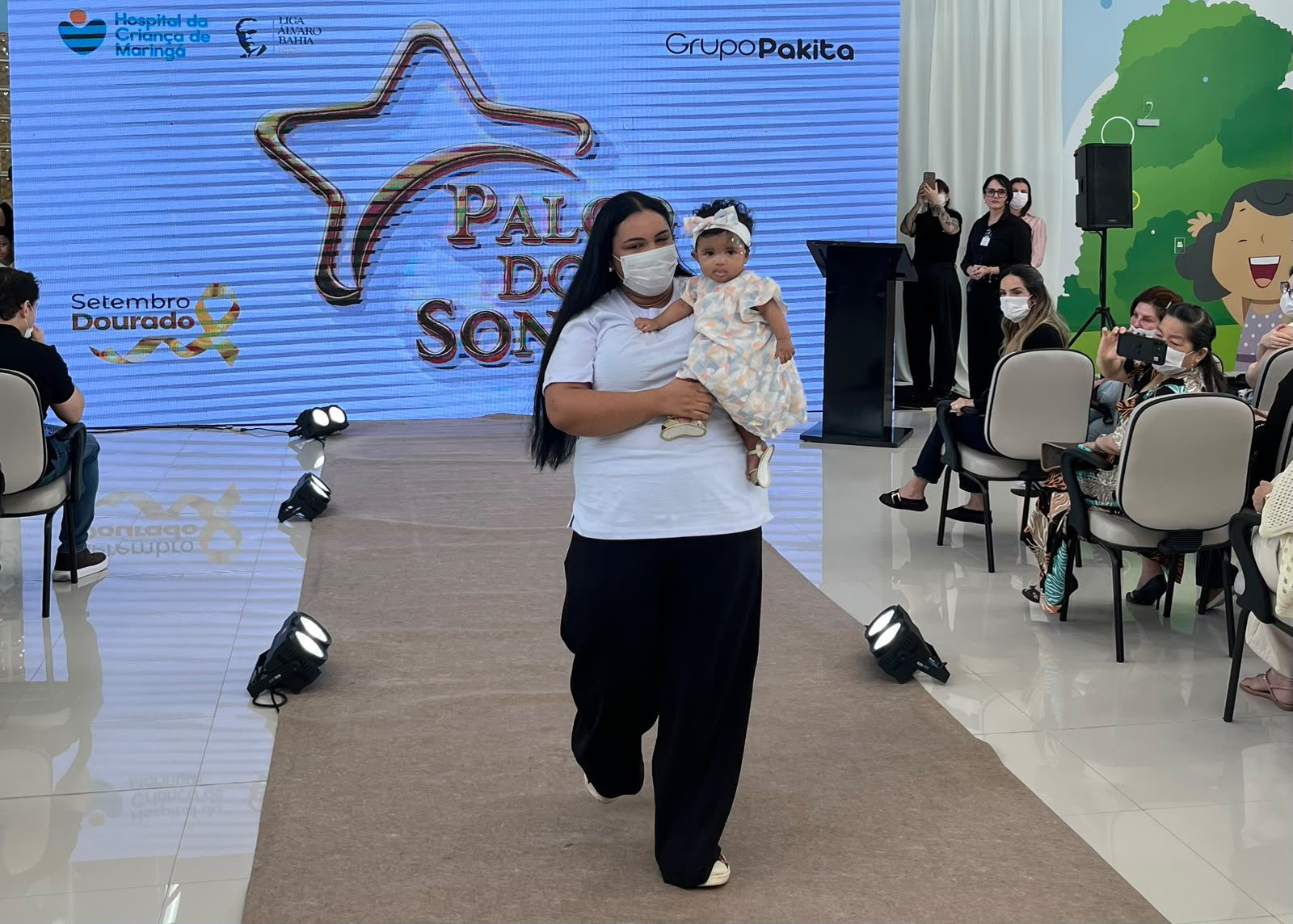 Hospital da Criança de Maringá promove desfile com cerca de 20 pacientes oncológicos