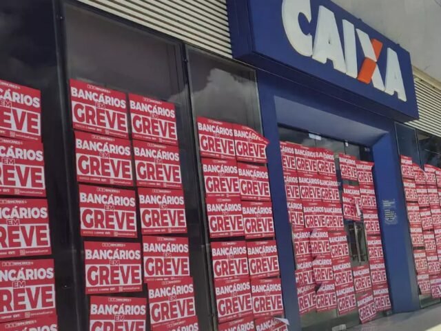 caixa em greve