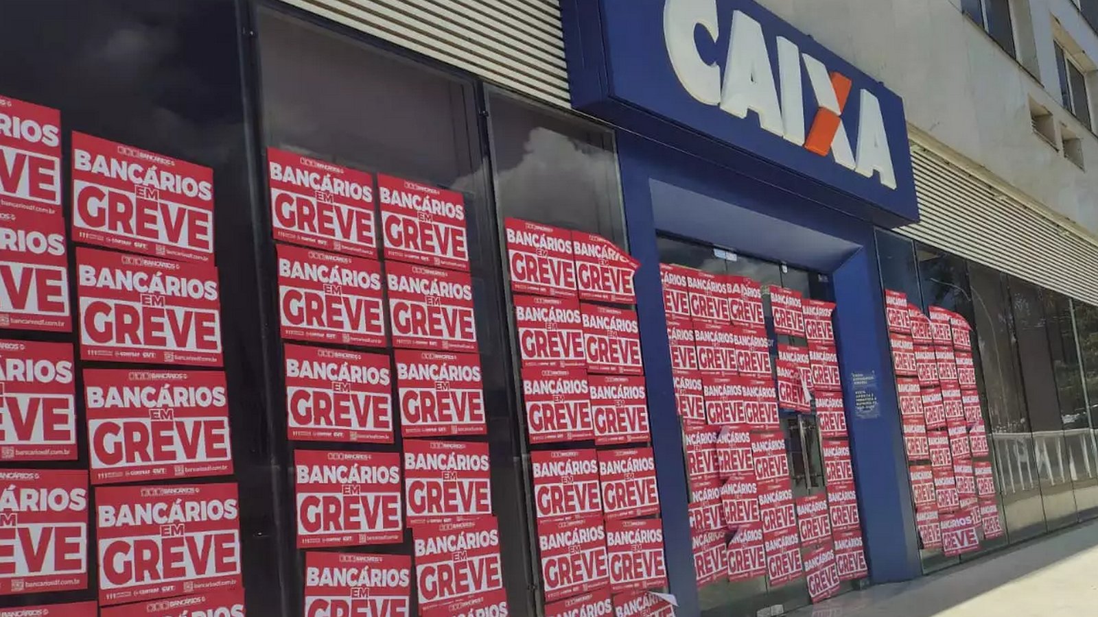 caixa em greve