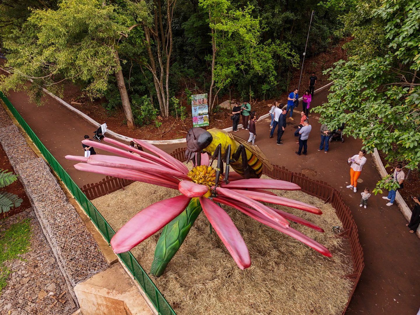 Exposição Primavera Encantada no Parque do Ingá
