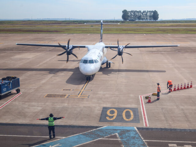 Aeroporto de Maringá ganha novo horário para Curitiba e bate recorde com 749 voos no mês