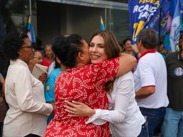 Maria Victoria percorre 16 cidades em dois dias na reta final da campanha